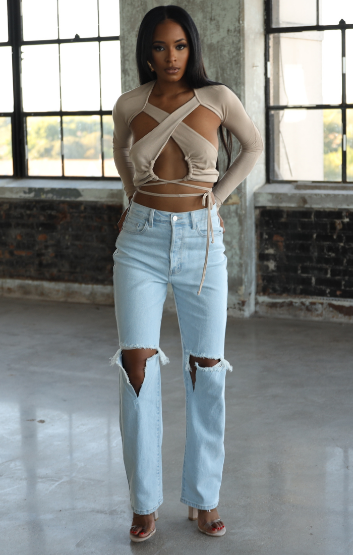 LEXI I LIGHT WASH RIPPED KNEE HIGH WAIST MOM JEANS