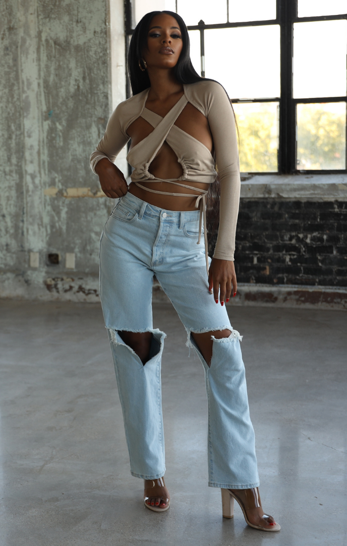 LEXI I LIGHT WASH RIPPED KNEE HIGH WAIST MOM JEANS